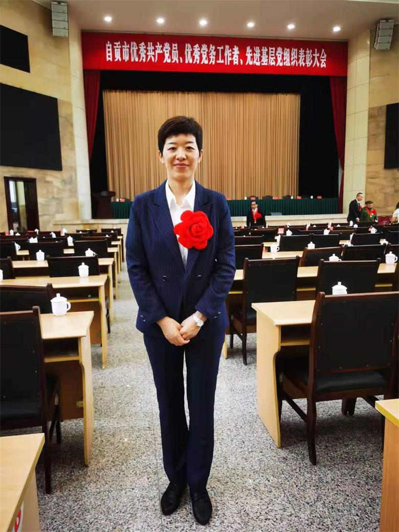 张颖君.jpg