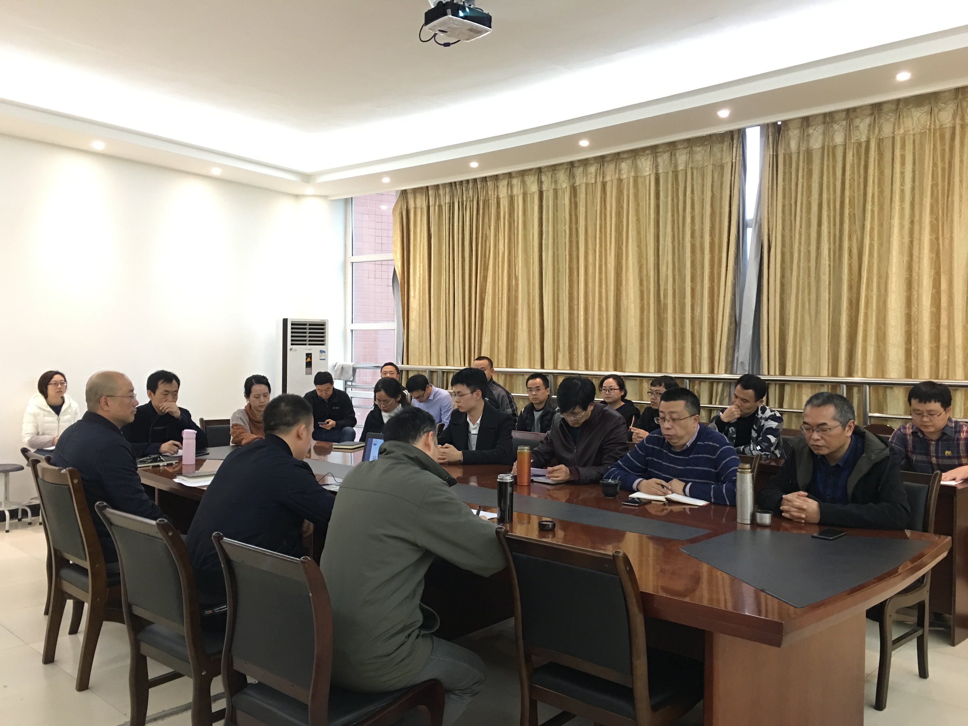 辅导员工作例会.png